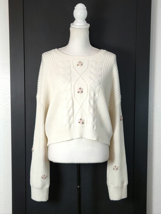 Very Truly Yours Sweaters - 🌸 Very Truly Yours Embroidered Floral Cable Knit Sweater 🌸